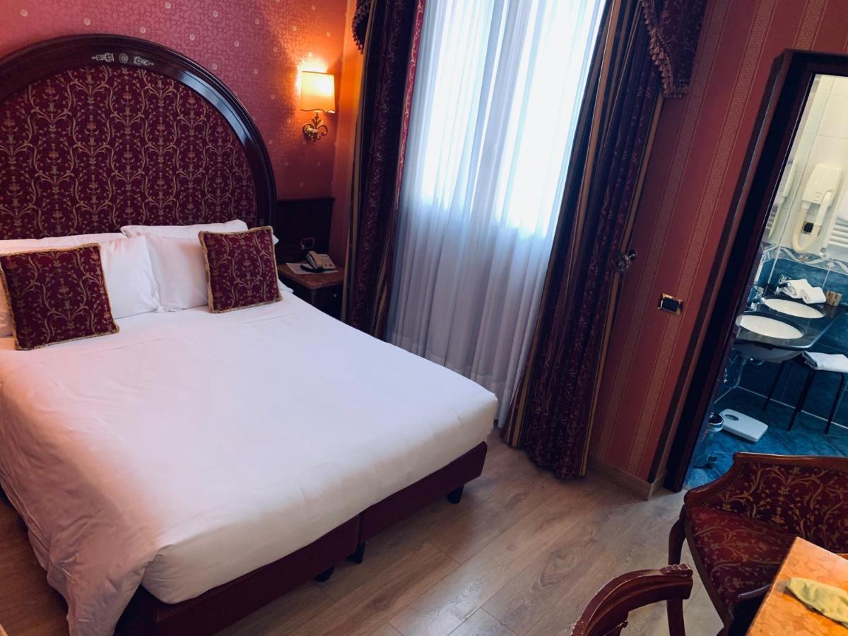 Hotel Vittoria Milaan Buitenkant foto