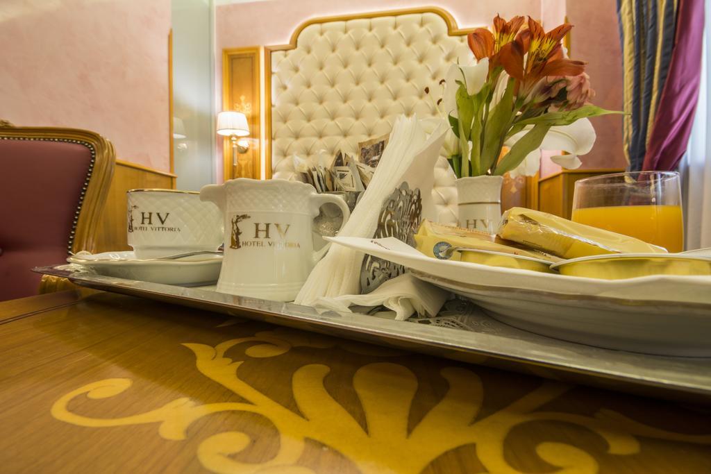 Hotel Vittoria Milaan Buitenkant foto